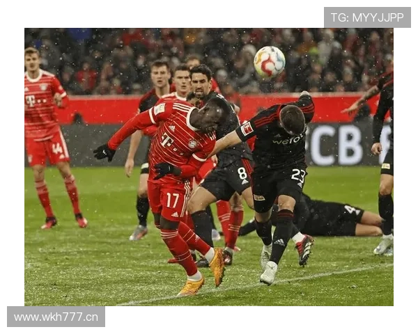 拜仁中场断球频发导致防线脱节，当前状态下滑对整体表现造成影响