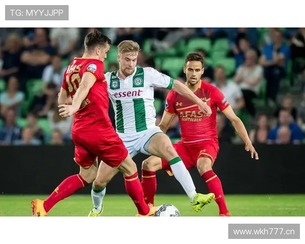 阿贾克斯关键比赛表现不佳问题,持续影响球队赛季竞争走势与格局变化 阿贾克斯关键比赛表现不佳问题,持续影响球队赛季竞争走势与格局变化