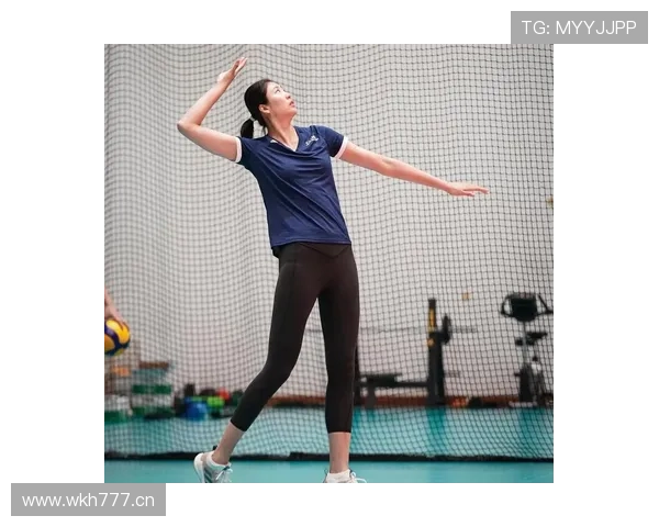 李盈莹竟然用千万级战靴出门遛弯，这日常也太豪了吧！