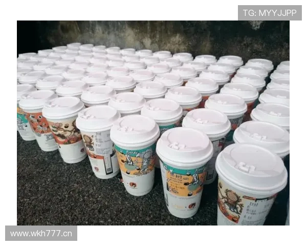 辛德hu家的冰箱里塞满能量饮料，训练完直接拎两瓶当水喝